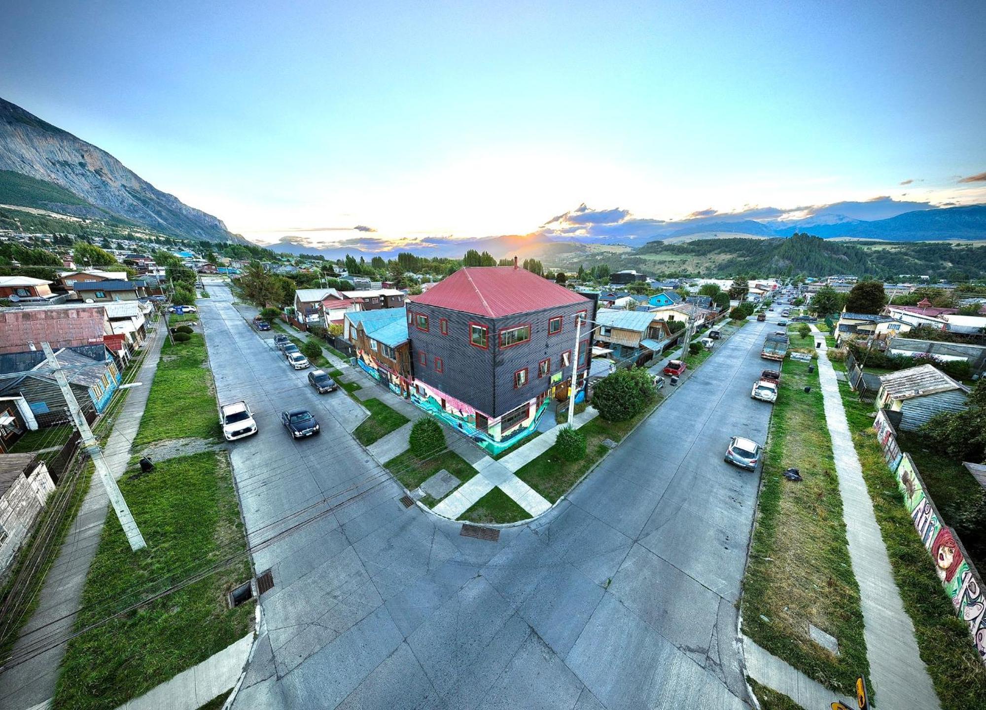 Hostal Esquina Patagonica Coyhaique Bagian luar foto