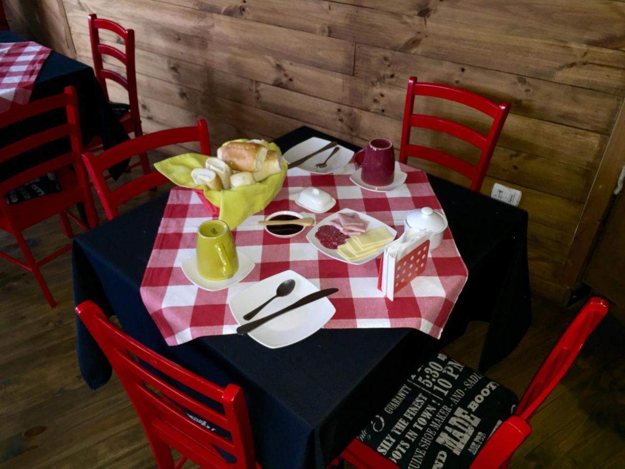 Hostal Esquina Patagonica Coyhaique Bagian luar foto